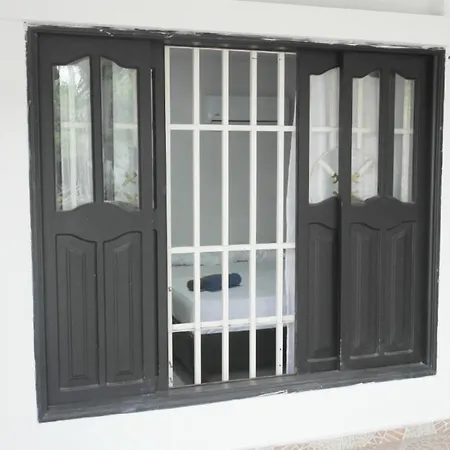 Pensión In Guest - C2-l Near The Sea With Pool Air Conditioning And Wifi